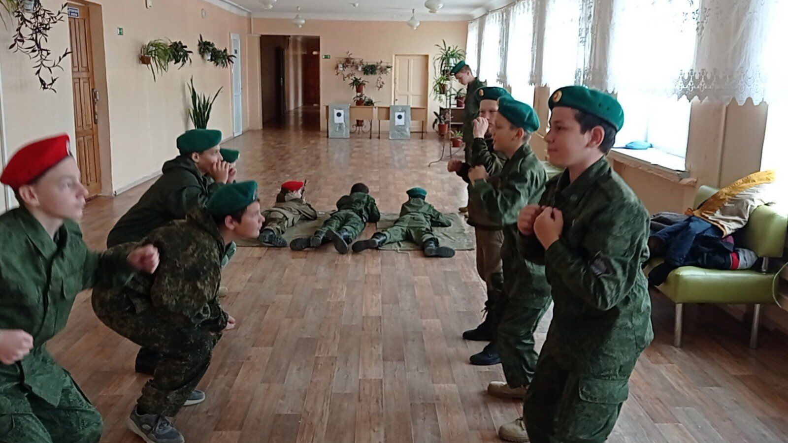 Милитаризация в крымских школах набирает обороты