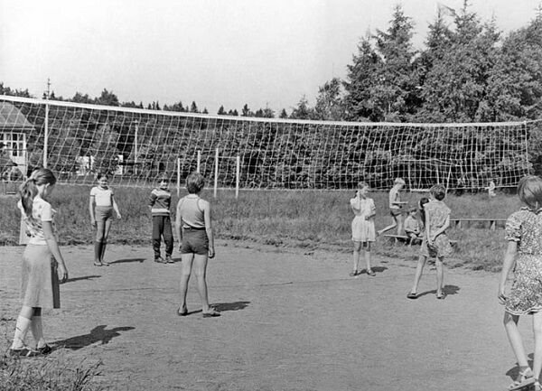 Піонербол замислювався як гра для школярів.