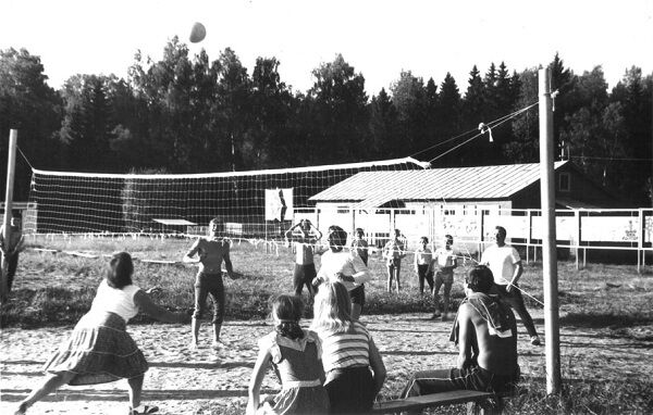 У СРСР піонербол грали навіть у спідницях.