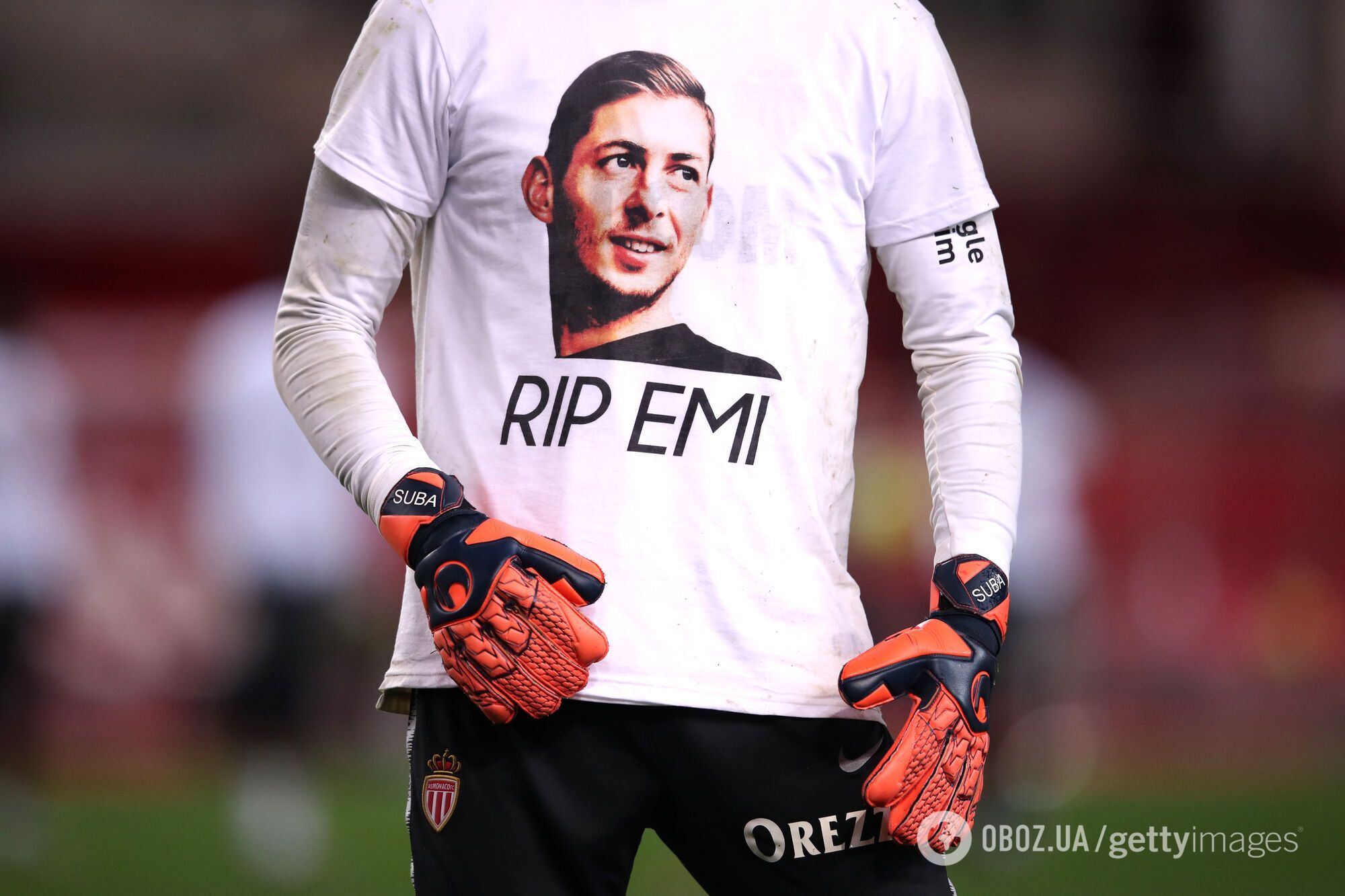 Некоторые футболисты выходили на матч в футболках с изображением погибшего