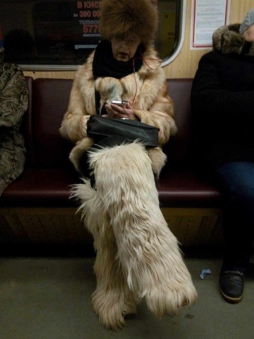 У Київському метро хутро - останній тренд