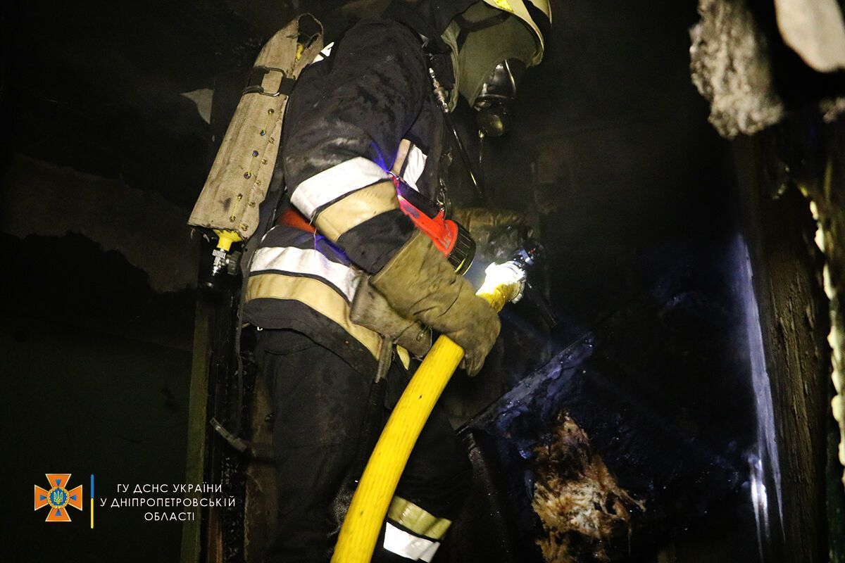 На місці пожежі працювали 15 рятувальників.