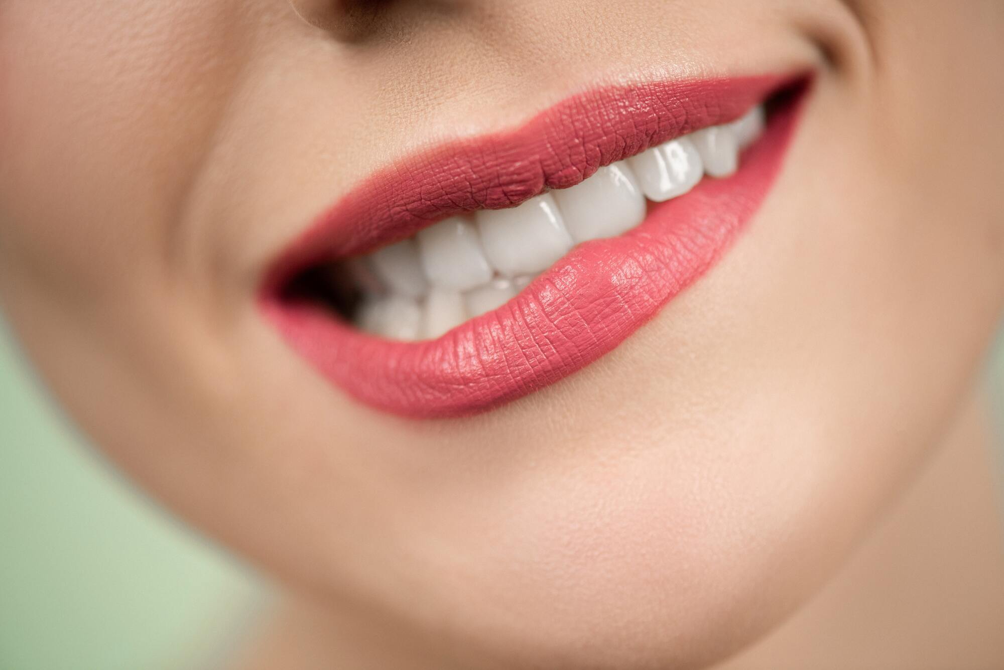Установка виниров на неподготовленные зубы может привести к их потере.