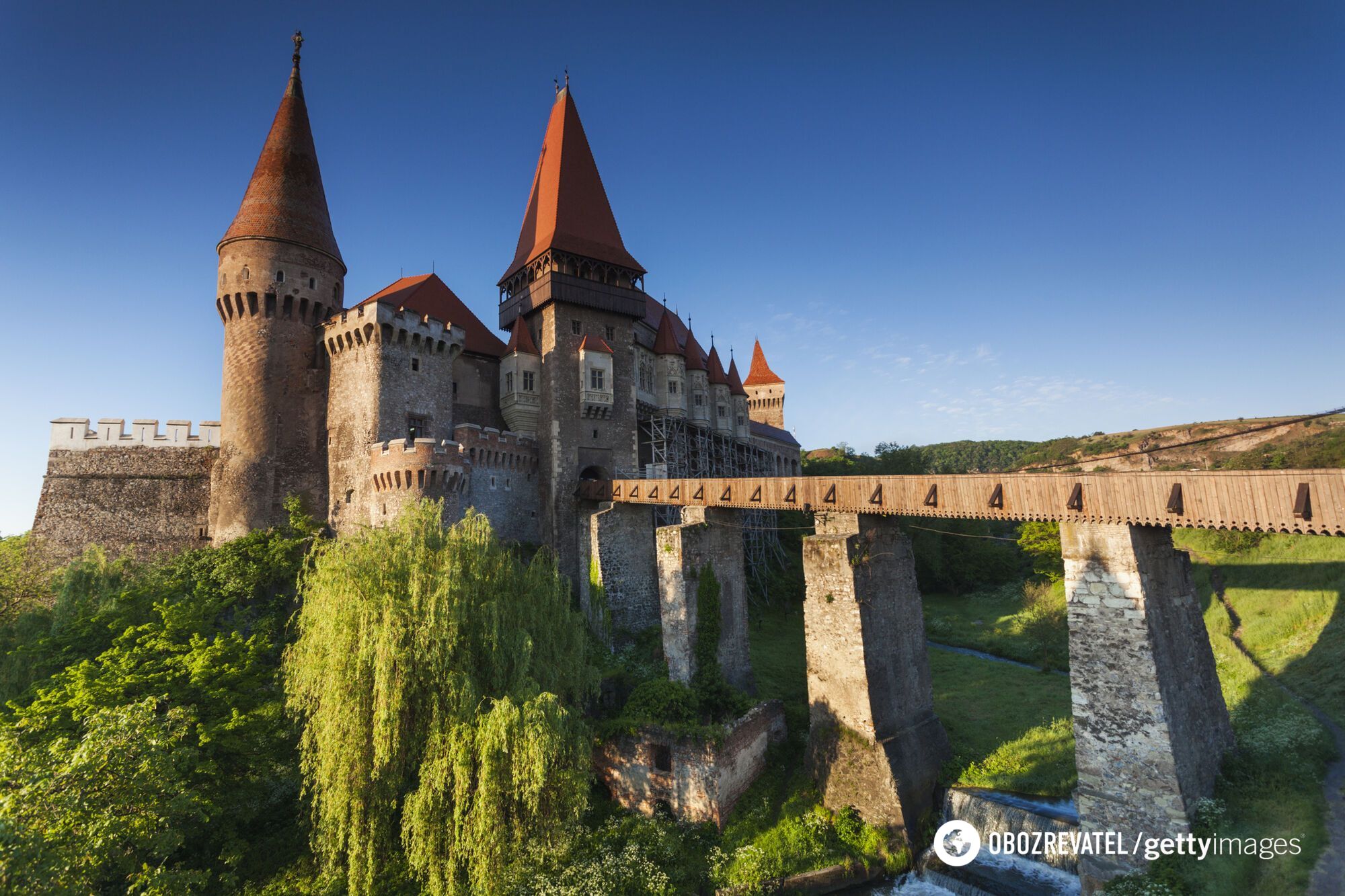 Замок в Трансильвании существует не только в мультфильме "Монстры на каникулах", но и на самом деле – в Румынии.