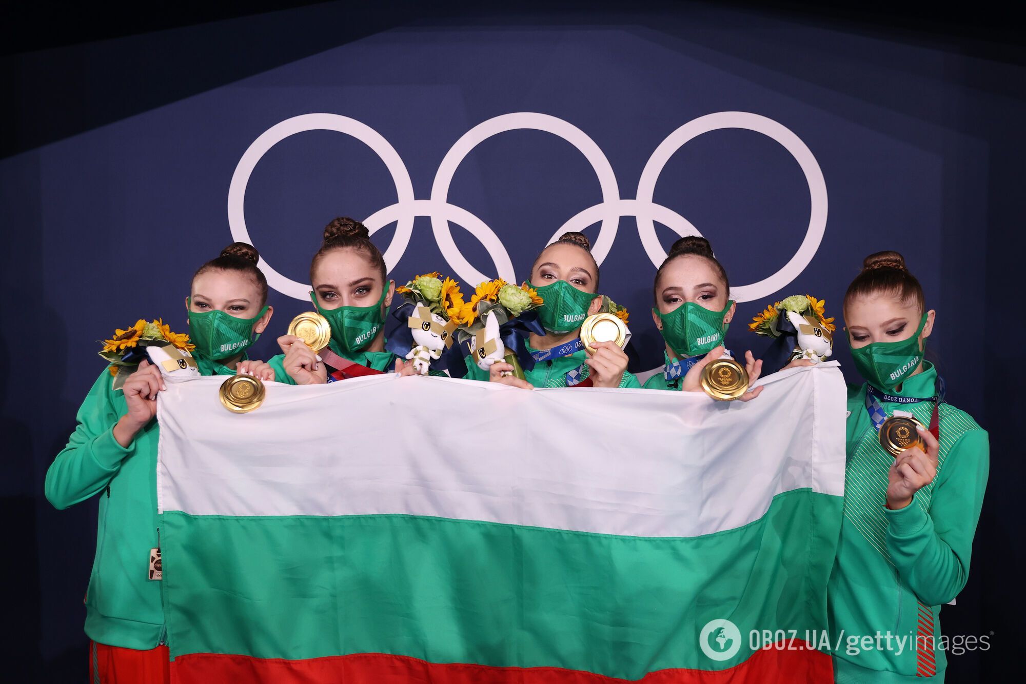 Победительницы Олимпиады с флагом Болгарии