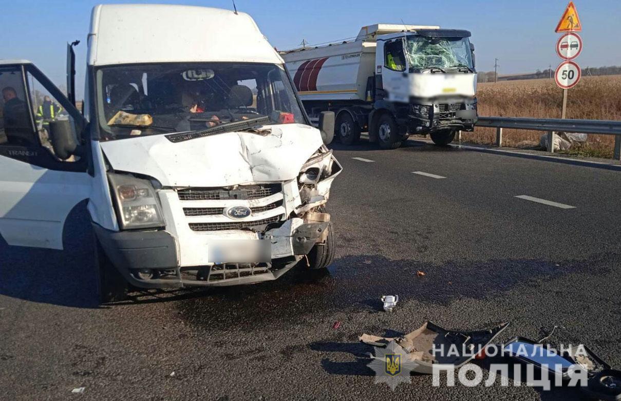 Постраждало п’ятеро пасажирів Ford Transit