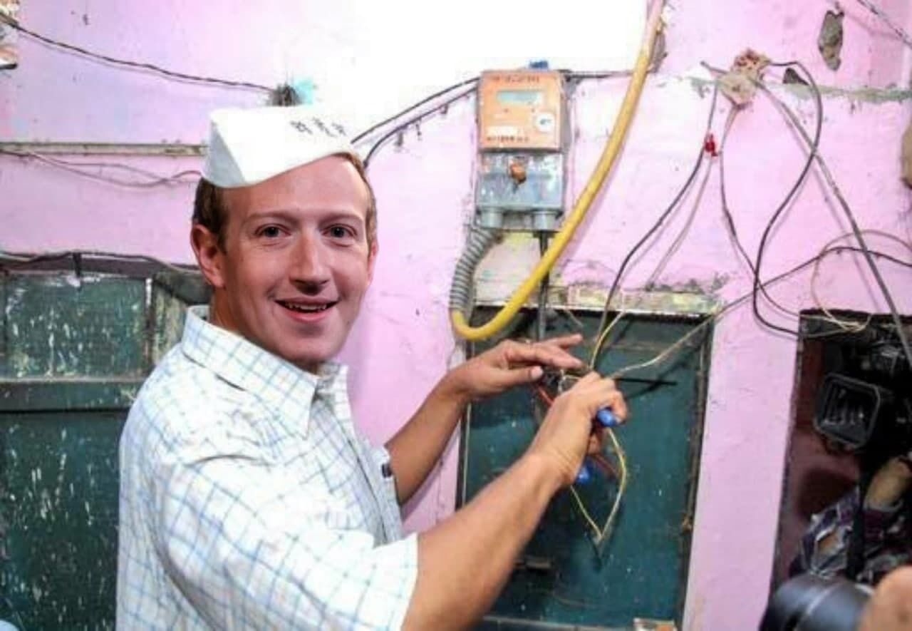 Марка Цукерберга изобразили как электрика.