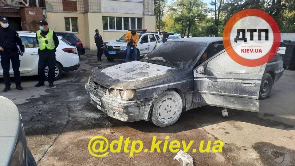 Самотужки загасити пожежу водій не зміг.