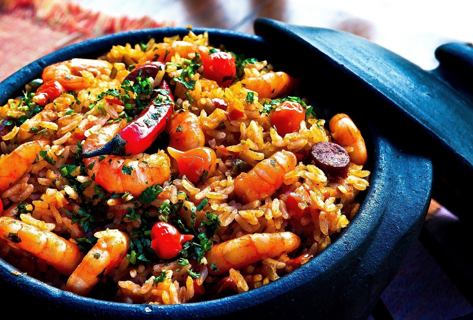 Рис с морепродуктами - традиционная китайская блюдо.