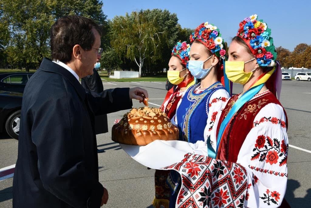 Национальная традиция чествования гостей.