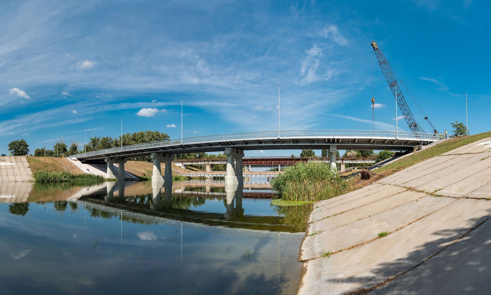 Обновленный мост через Северо-Крымский канал