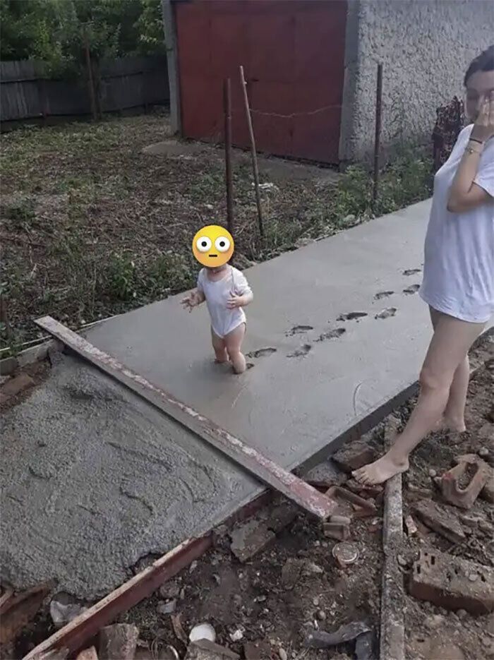 Малюка на будівництві краще тримати на руках