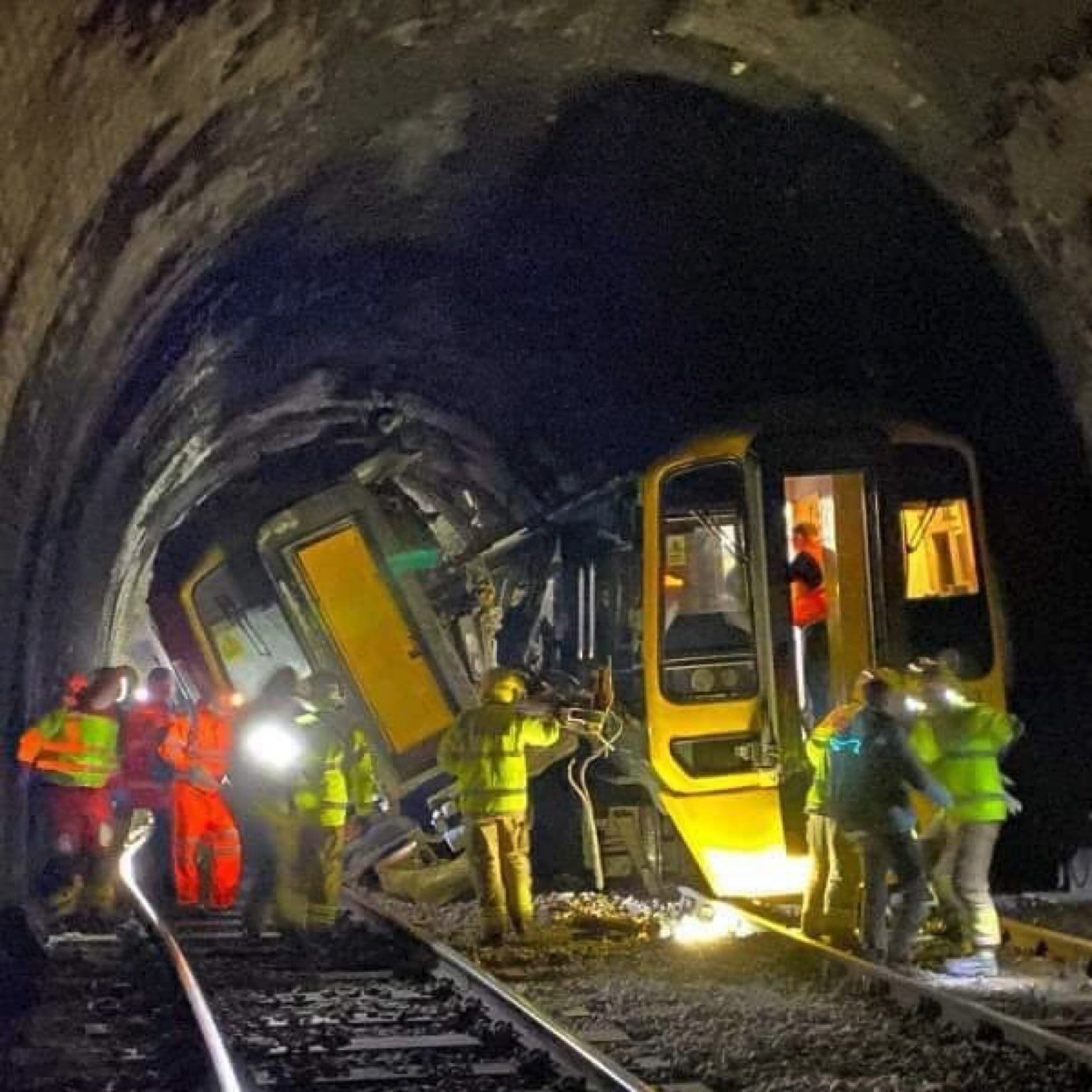 Поезда столкнулись в тоннеле