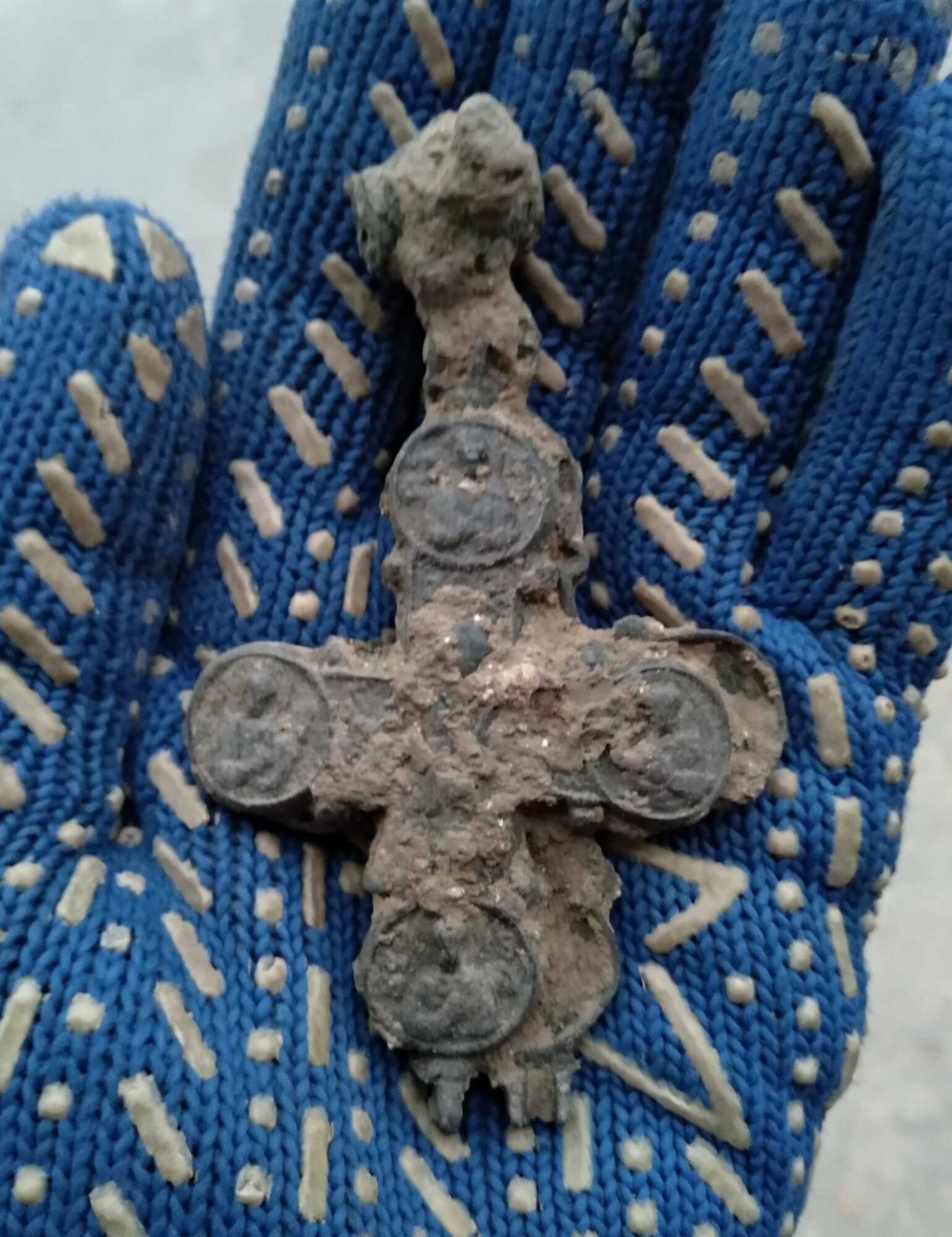 В Софии Киевской археологи обнаружили уникальный крест.