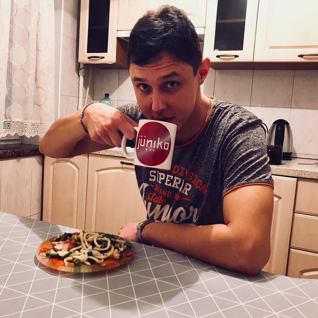 Николай Журавлев дома.