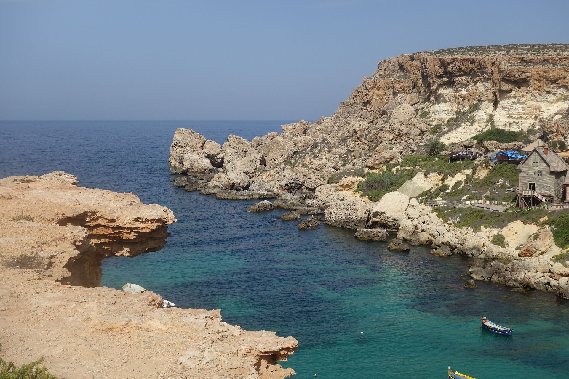 Скалистые дороги Мальты очень опасны для прогулок.