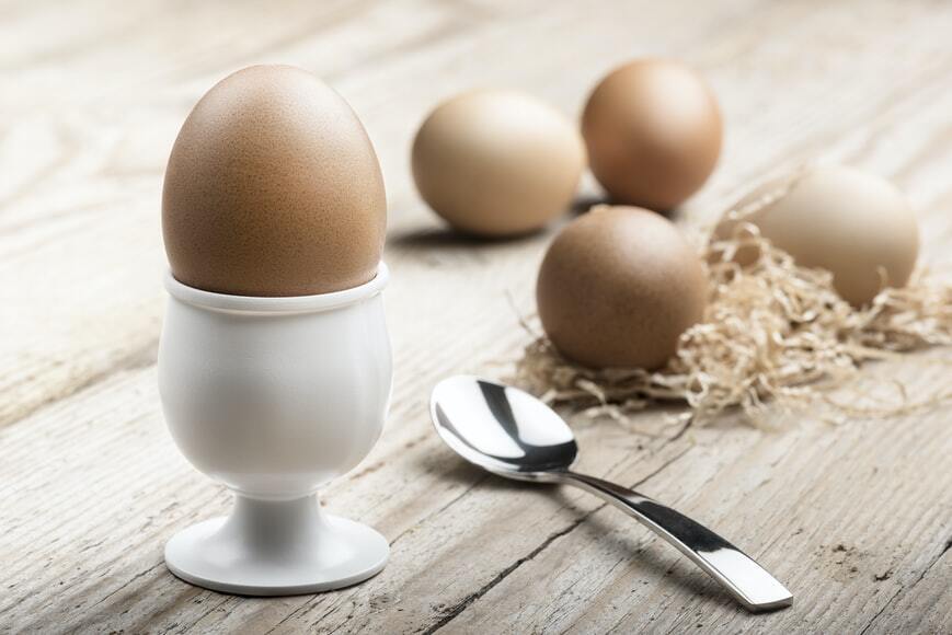 Люди вірили, що яйця, знесені подарованою цього дня куркою, мають особливі цілющі властивості.