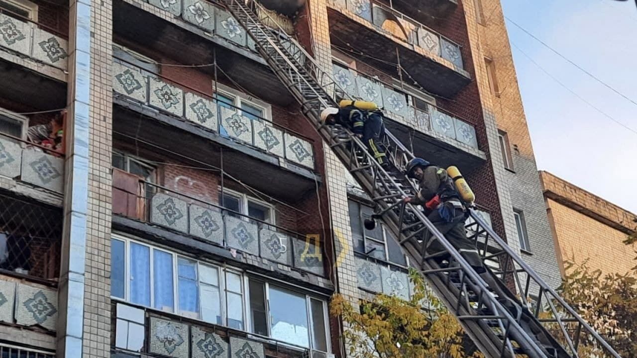 В Одессе горит общежитие