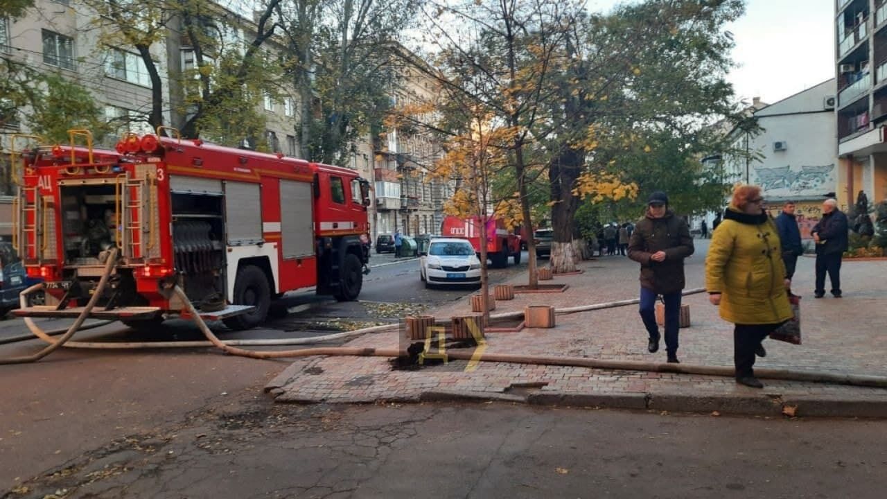 В Одессе вспыхнул мощный пожар в общежитии