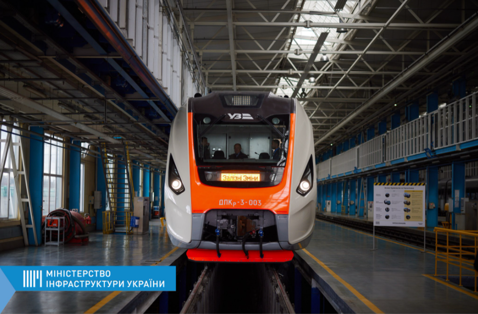 "Большая стройка": "Укрзалізниця" до 2024 года получит 192 пассажирских поезда и 650 спальных вагонов