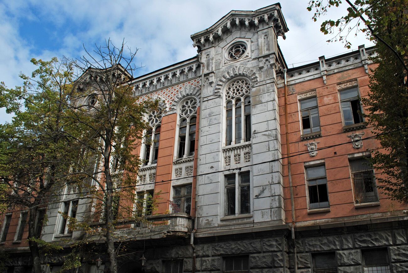 Будівля однієї з перших у Європі станцій швидкої допомоги.