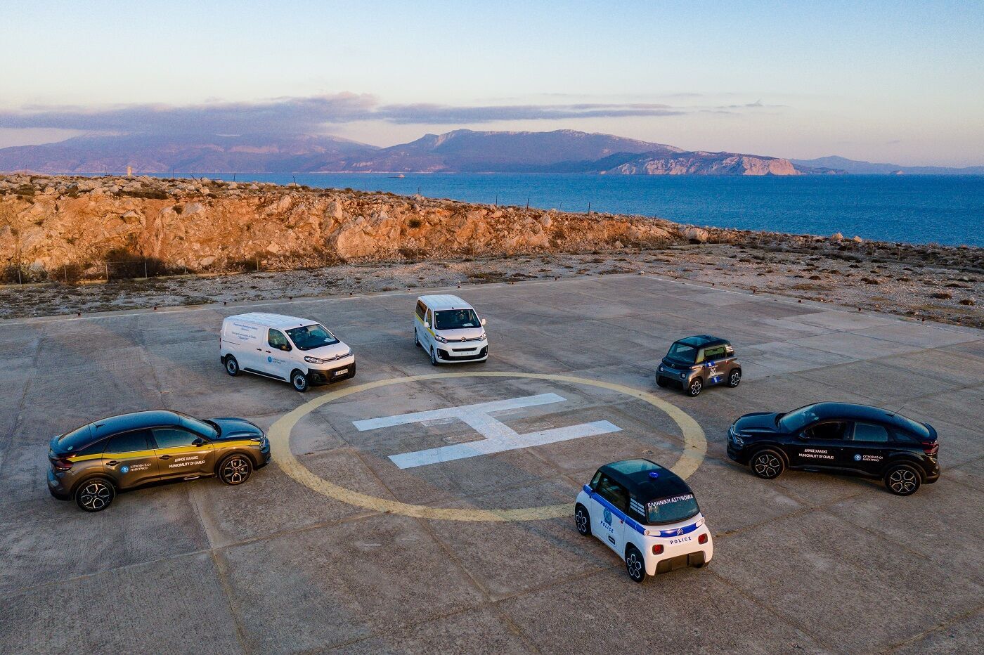 На початковому етапі Citroën передав владі острова Халкі шість електромобілів