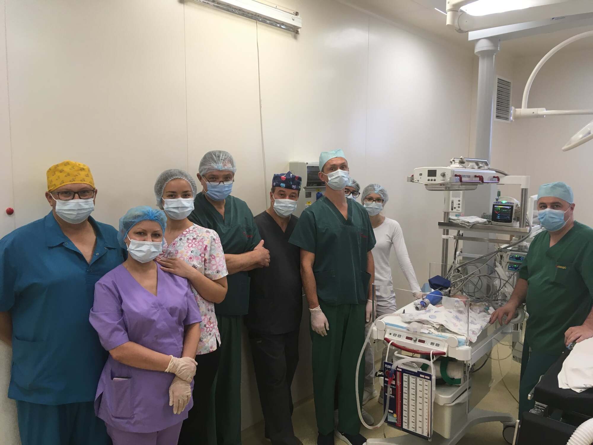 Команда кардіохірургів з Інституту серця МОЗ України, які теж брали участь в операції