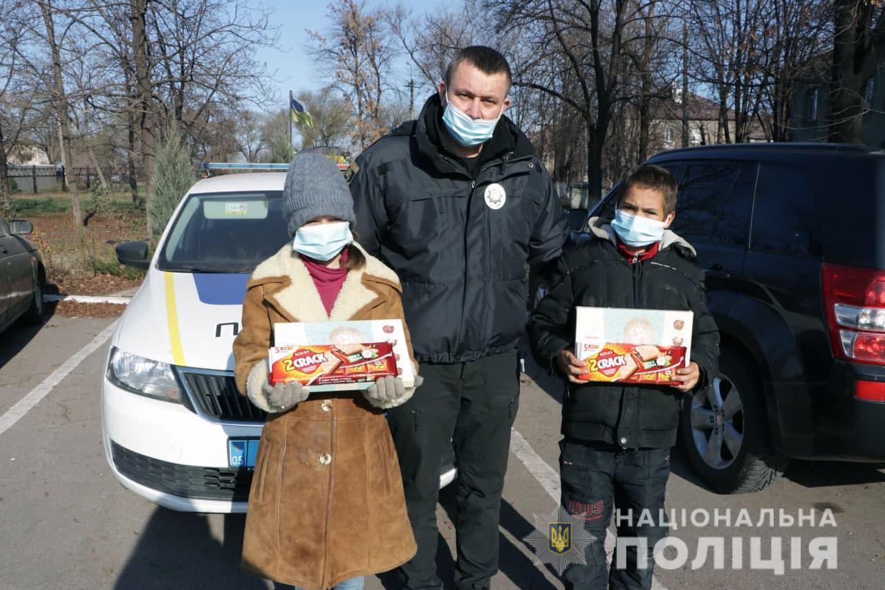 Всю ніч брат із сестрою провели у занедбаному будинку