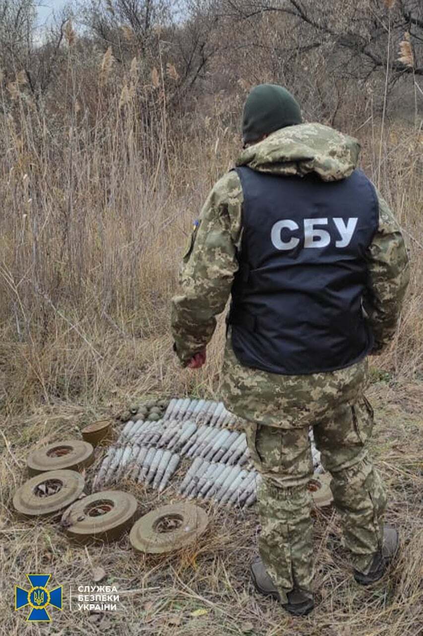 Силовики обнаружили незаконный склад боеприпасов.