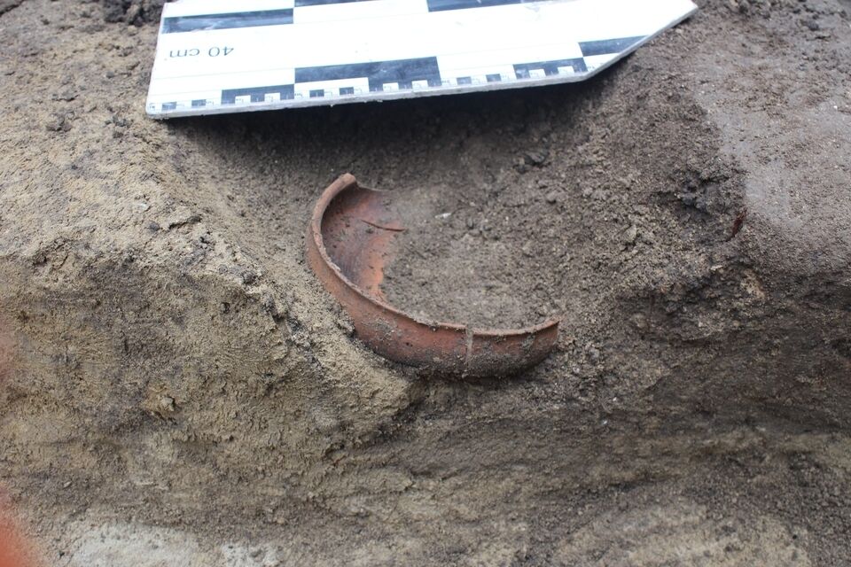Фахівці знайшли фрагменти чаш на кільцевому піддоні.
