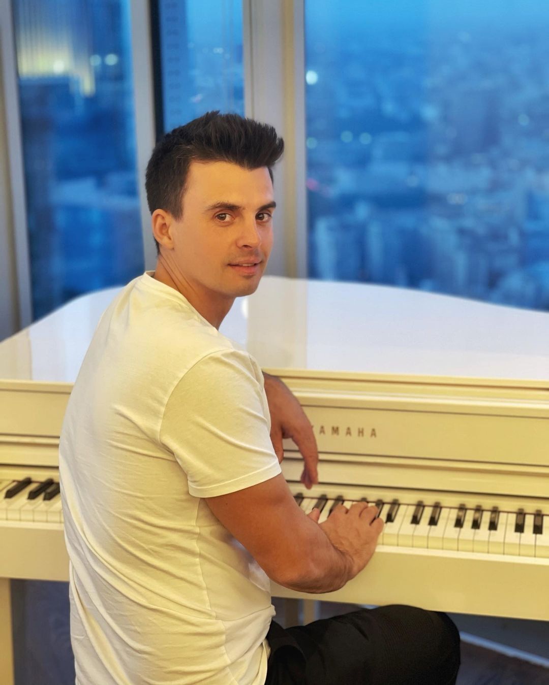Співак, музикант Кирило Туриченко