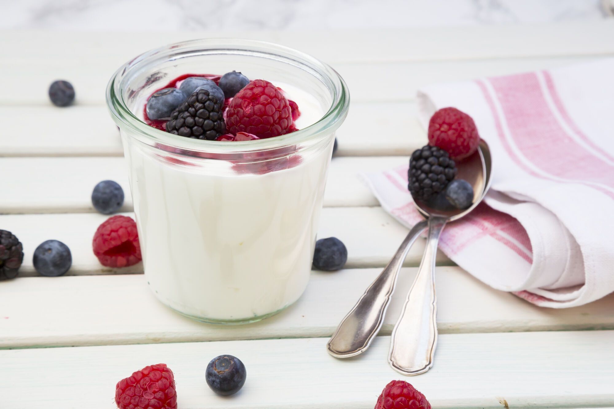 Домашній йогурт із ягодами