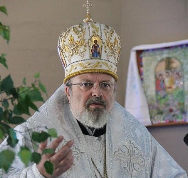Єпископа Олега Ведмеденка збив на тротуарі п'яний водій.