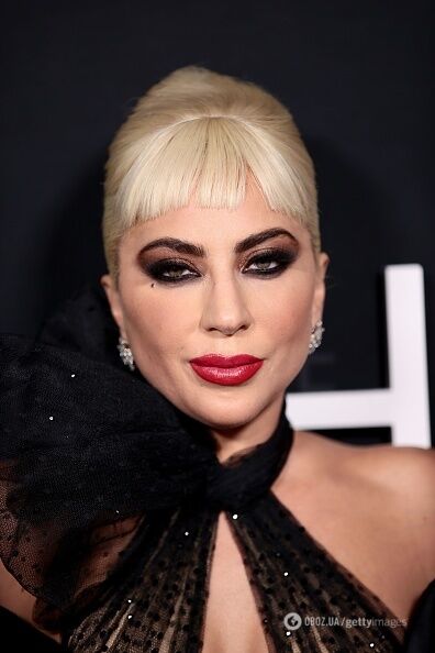 Леди Гага сделала яркий макияж.