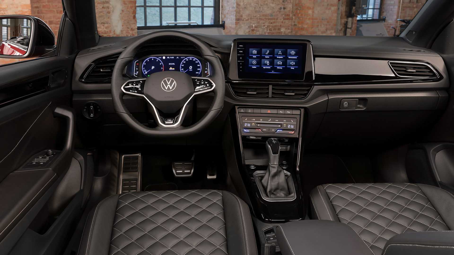 Все версии VW T-Roc получат цифровую приборную панель