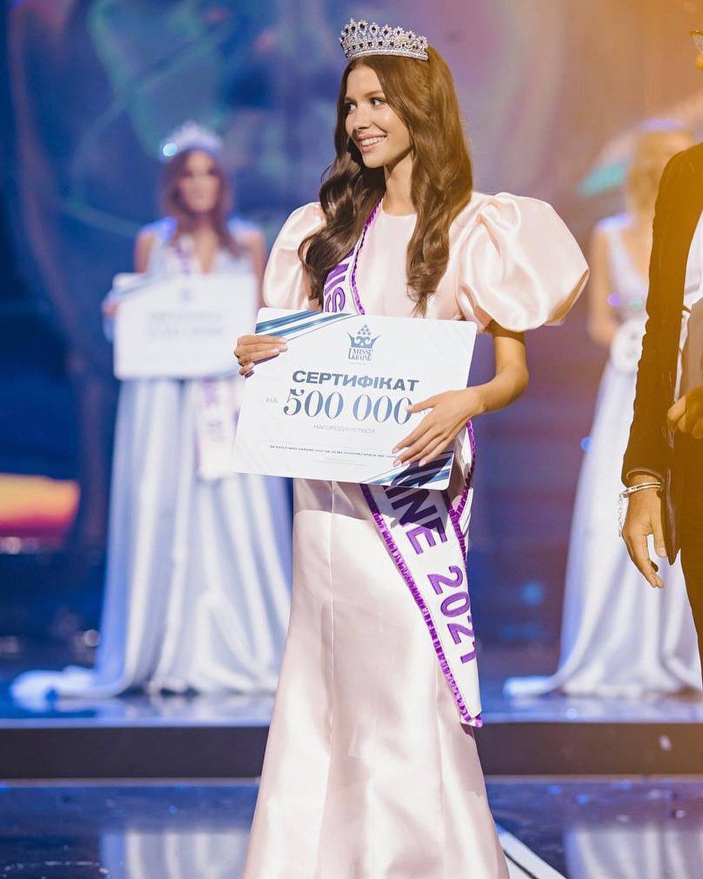 Александра Яремчук выиграла титул "Мисс Украина-2021".