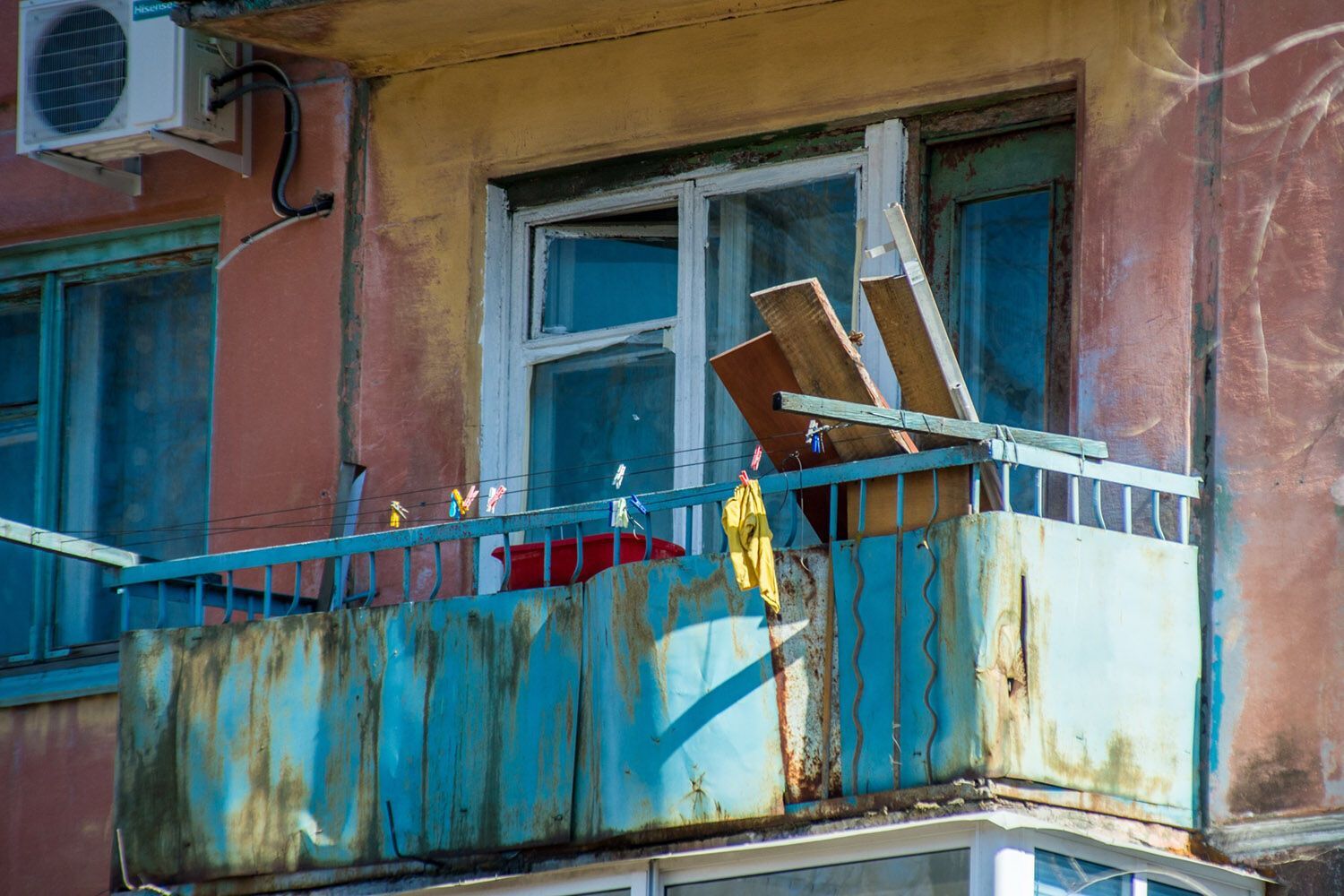 Захаращений балкон в СРСР.