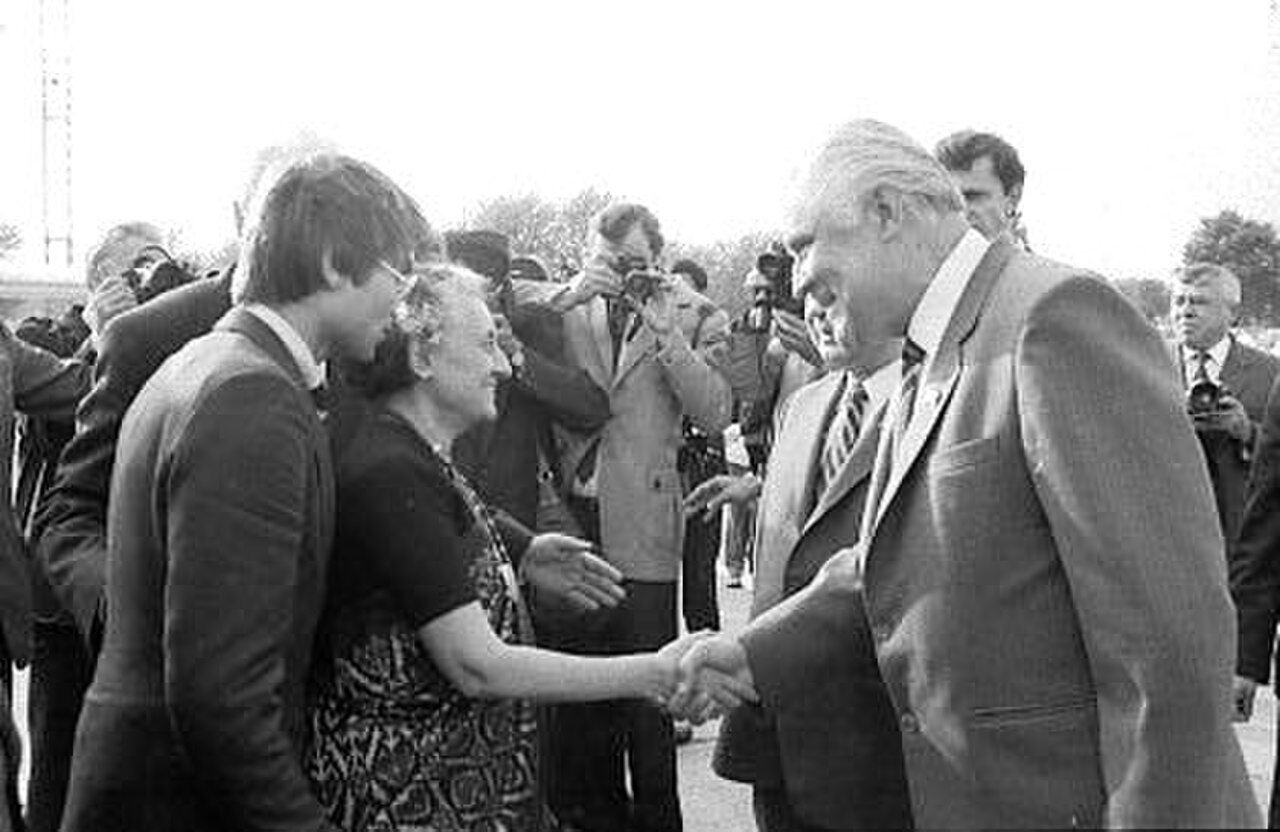 Секретарь ЦК КПУ Владимир Щербицкий встречает Индиру Ганди в Киеве, 1982 год. Фото А. Т. Бормотова
