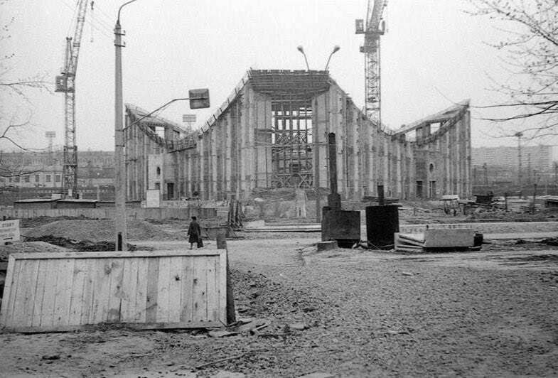 Будівлю звели 1982 року.