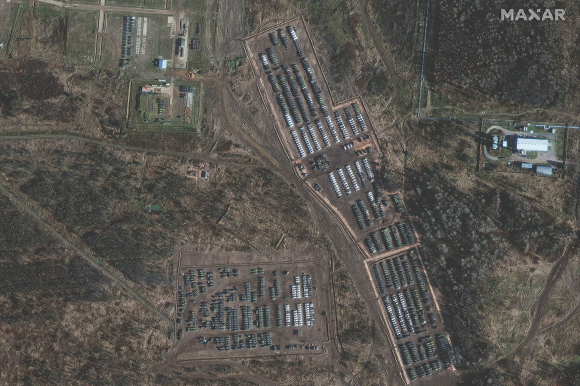 Спутниковый снимок Maxar Technologies, показывающий концентрацию войск РФ вблизи российского города Ельня