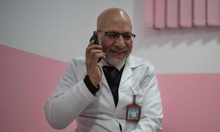 Лікар Надер Алемі.