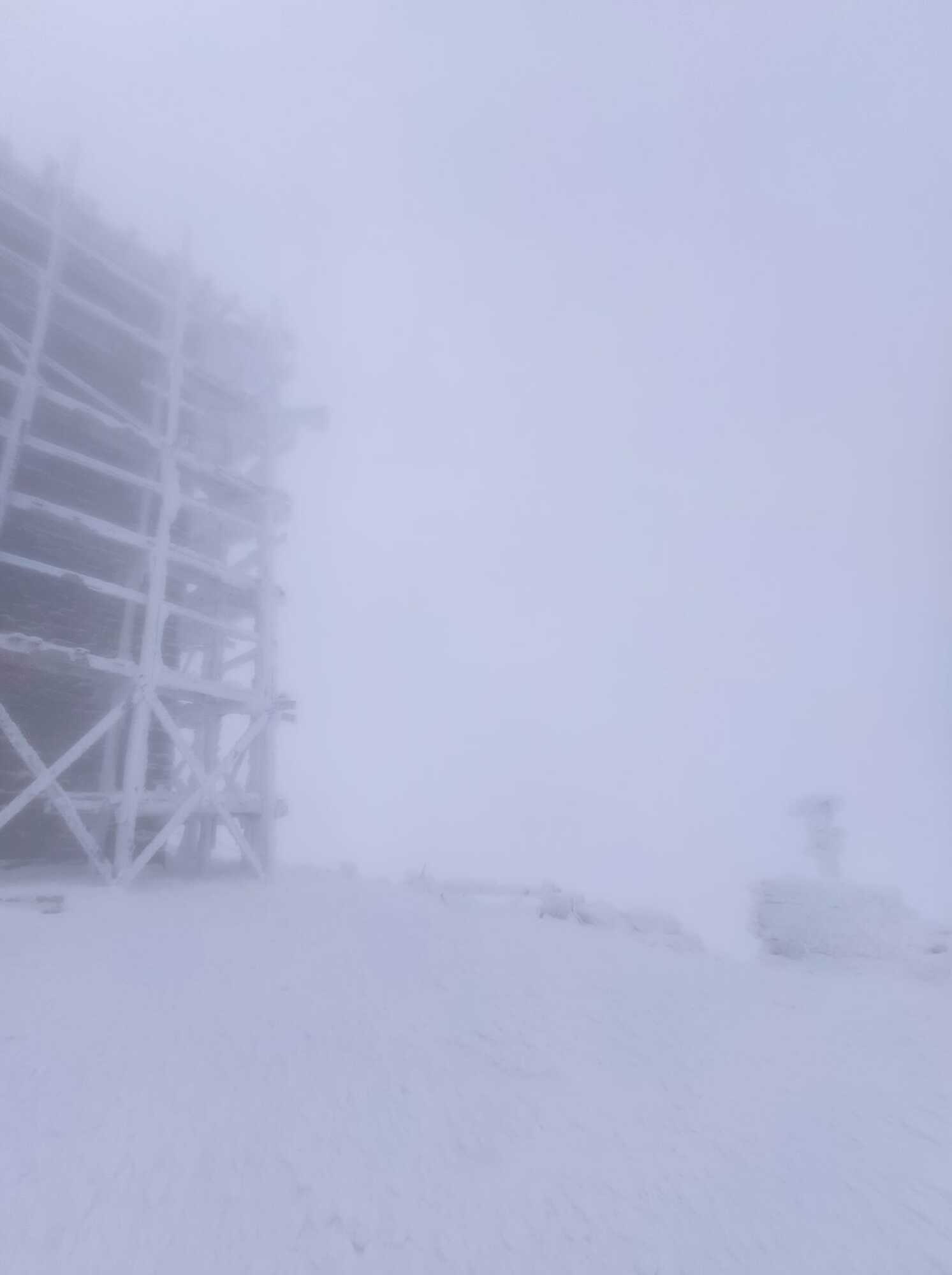 Снег на горе Поп Иван Черногорский.