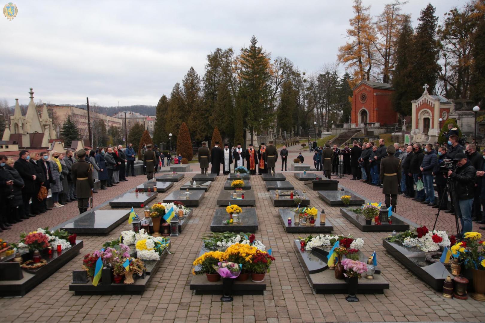 Во Львове почтили умерших на Майдане