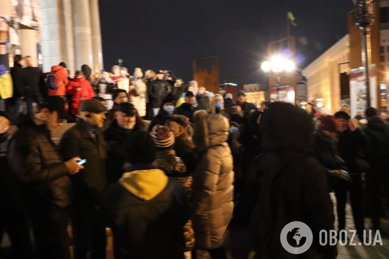 Украинцы в центре Киева почтили память тех, кто отдал жизнь за свое государство