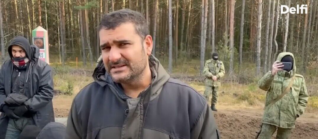 Білоруський силовик теж знімав інтерв’ю біженця на камеру
