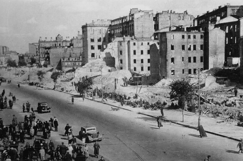 Будівлі підірвали співробітники НКВС у вересні 1941-го.