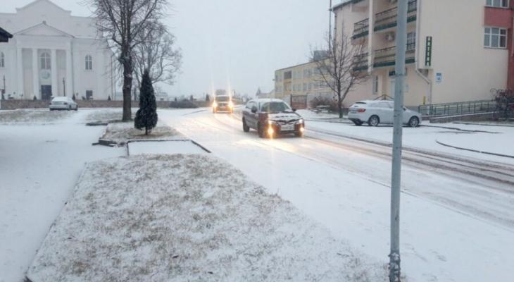 В районе КПП "Брузги" мигранты первый раз увидели снег