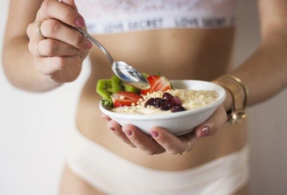Завтрак должен состоять из белков, жиров, клетчатки и углеводов