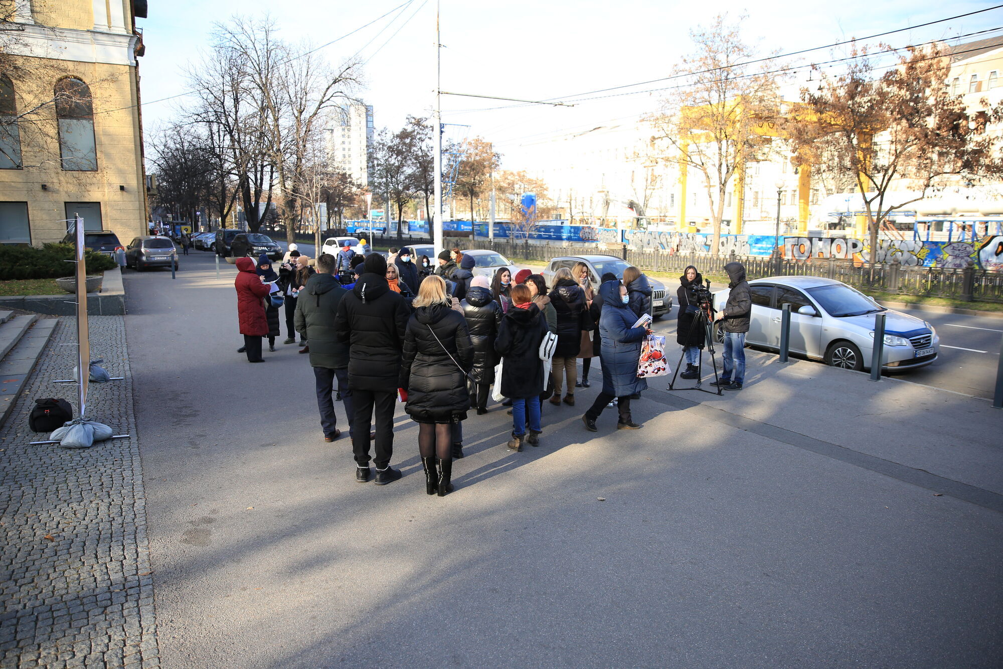 В Днепре прошла акция "16 дней против насилия"