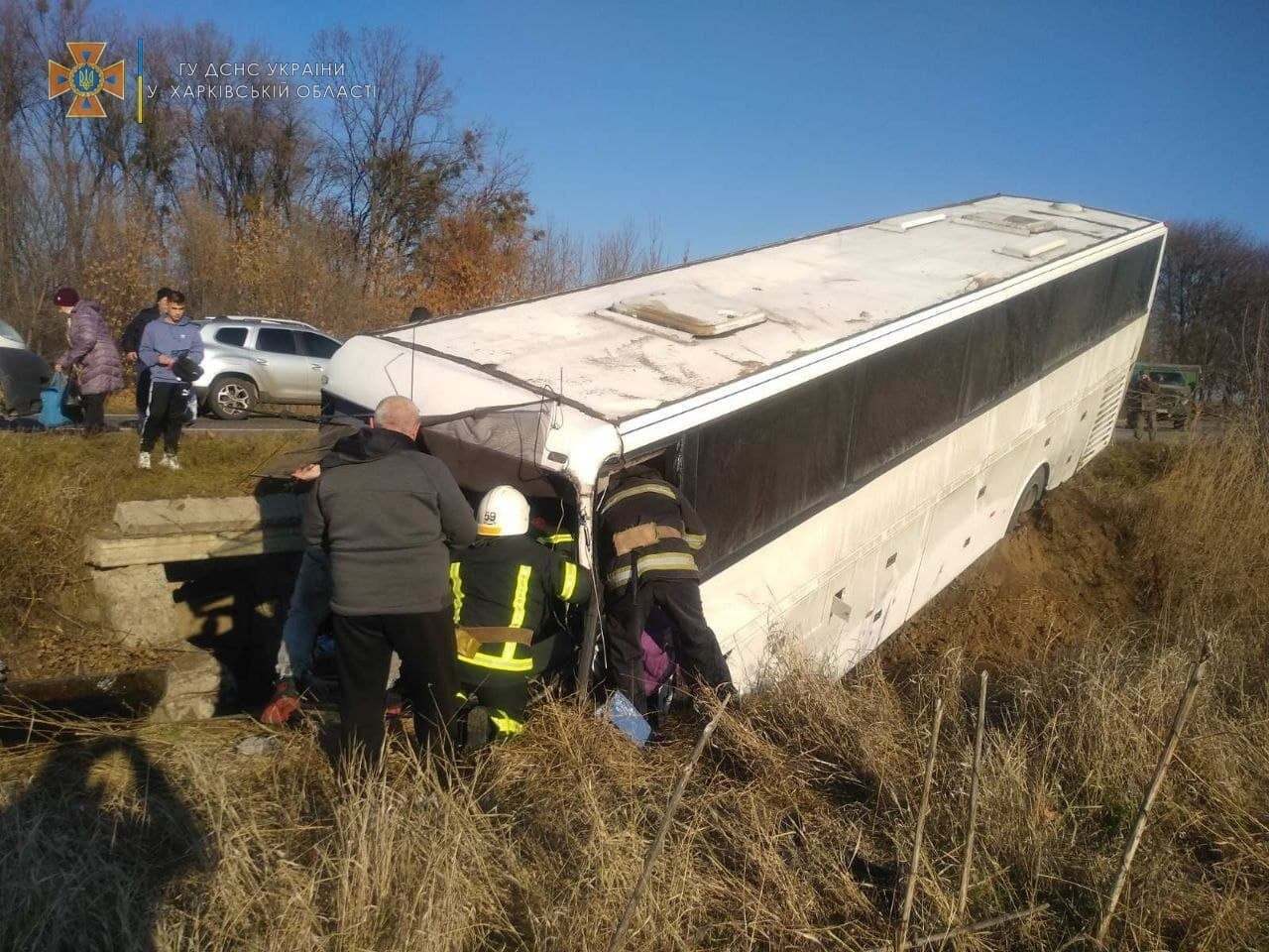 В результате ДТП пострадали три пассажира и водитель